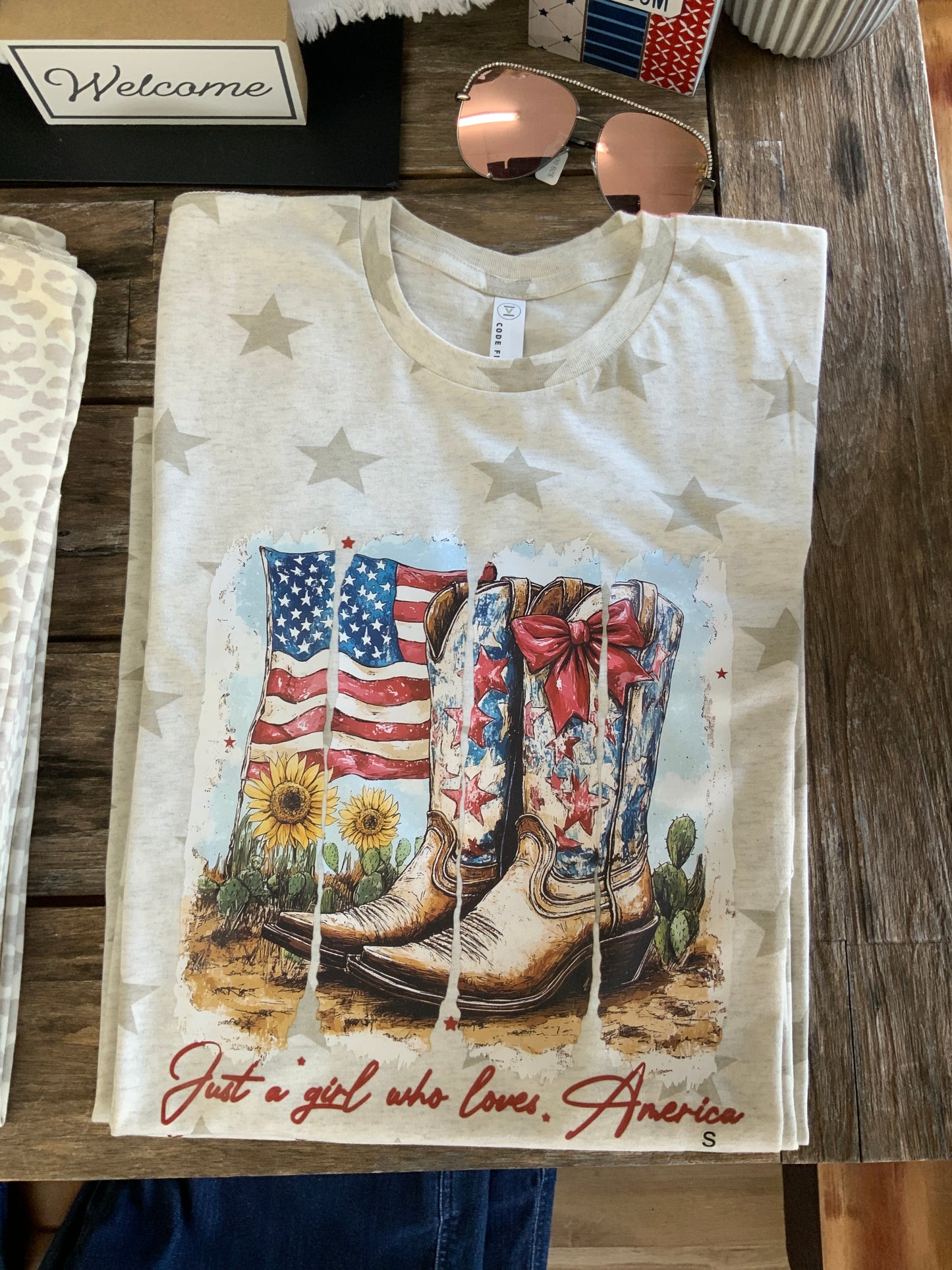 Loves America Tee